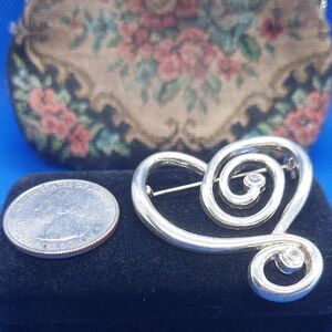 PREMIER DESIGNS Silvertone Faceted RHINESTONE Swirl Heart Brooch EVC